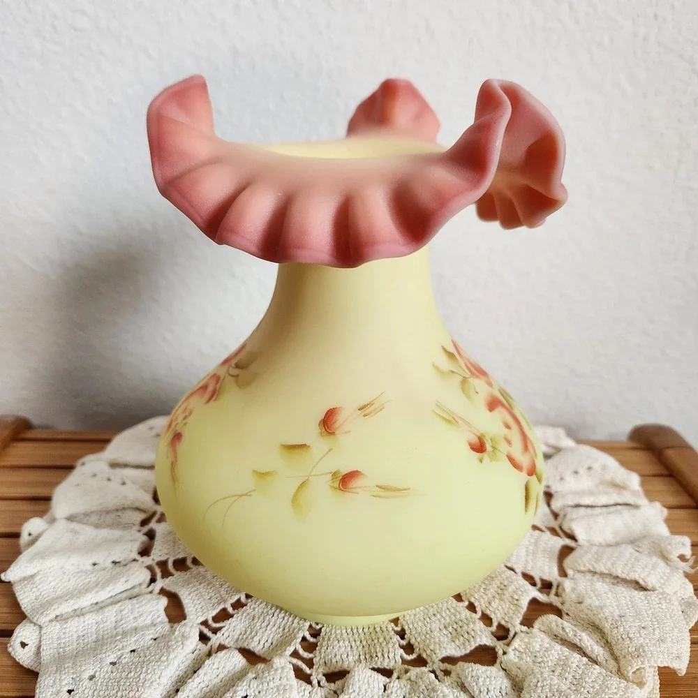 VTG Fenton Burmese URANIUM GLOW Glass‎ Ruffled Vase Hand Painted Sign Debra Hill